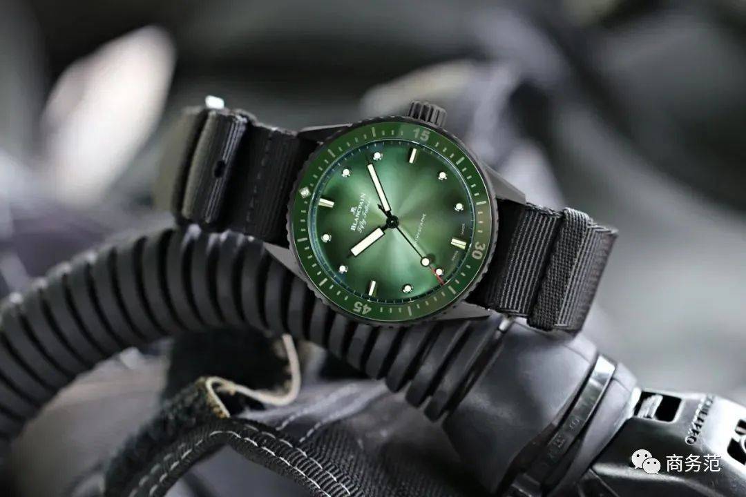 绿色|夏天，男人手上得戴点绿