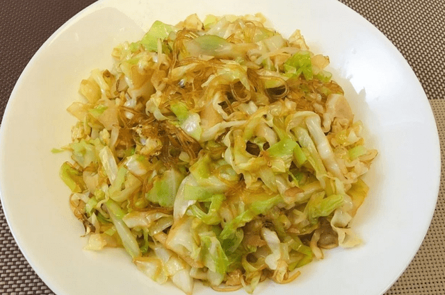 大叔|香气扑鼻，简单易学，超下饭广东菜怎么做？大叔教你包菜炒粉丝