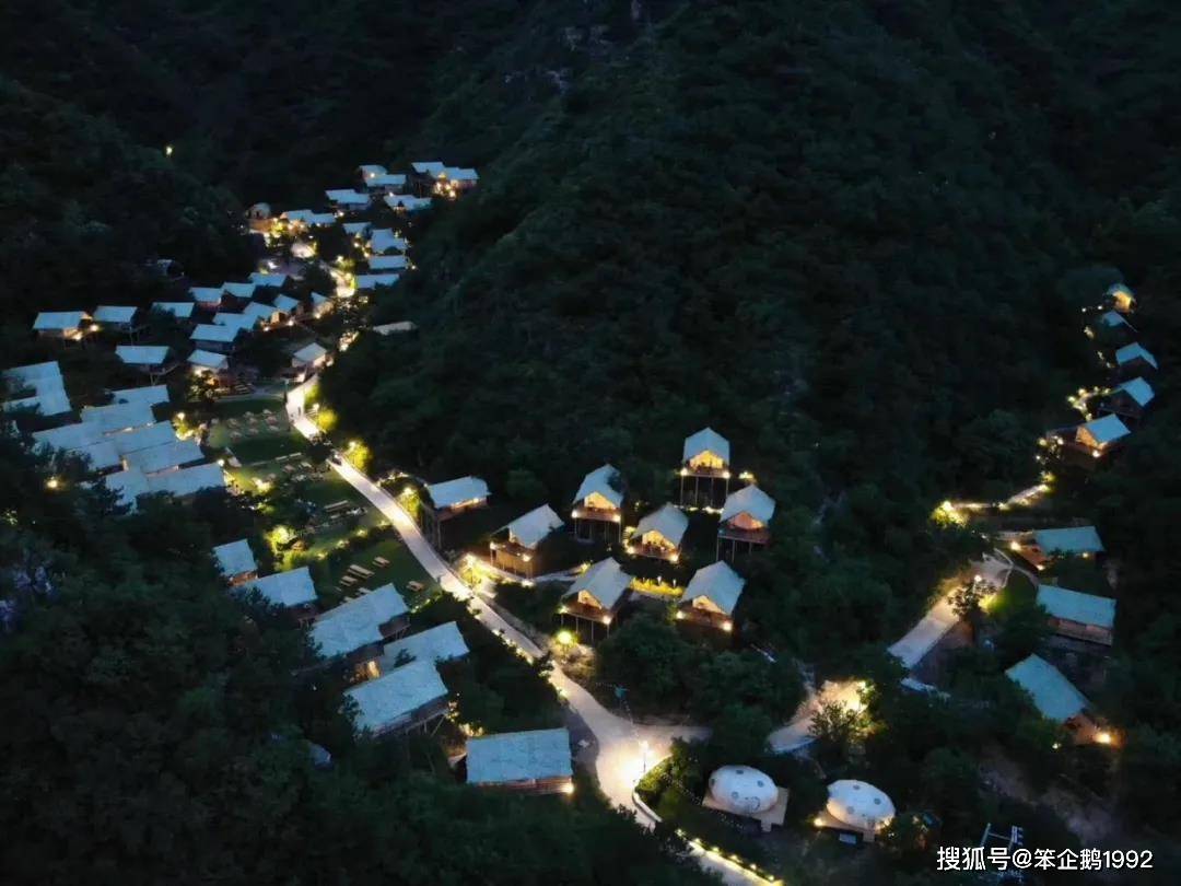 山里寒舍帐篷严密密封,每间帐篷都有独立的卫生间