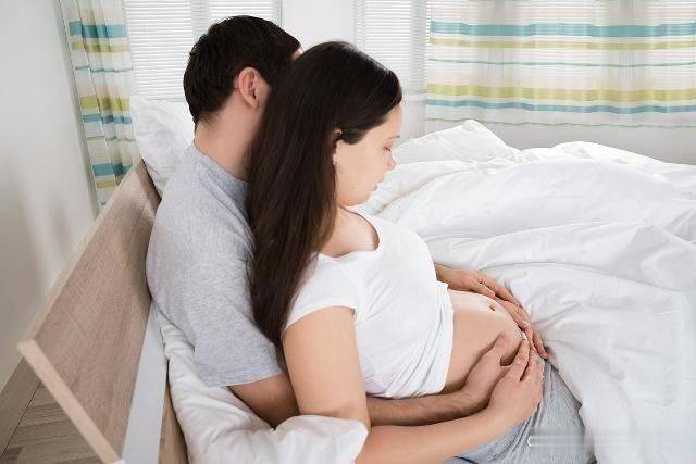 原创孕期夫妻可以亲密吗？医生：避开前三后三，但对这些孕妈是大忌