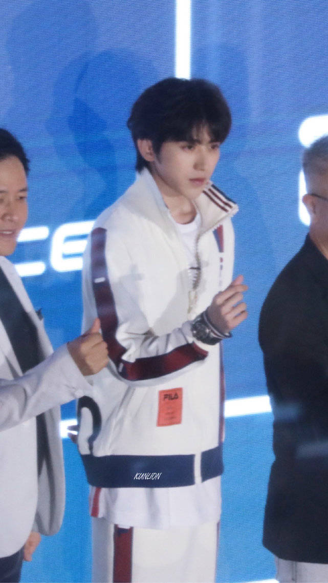 学长|原创蔡徐坤品牌活动饭拍，运动风学长坤上线！你的“夏日情人”来袭