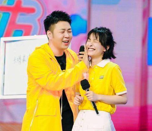 耳语|原创沈梦辰被淘汰时，吴昕顿时神伤离座，相拥耳语击碎多年不和传闻