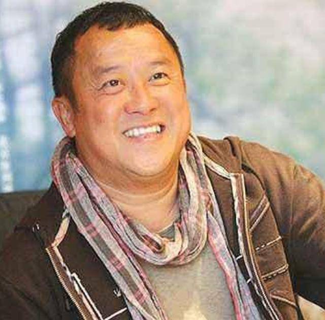 曾志伟各种"桃色照片"被曝出,范冰冰也在其中,67岁宝刀不老?