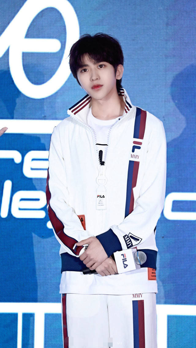 学长|原创蔡徐坤品牌活动饭拍，运动风学长坤上线！你的“夏日情人”来袭