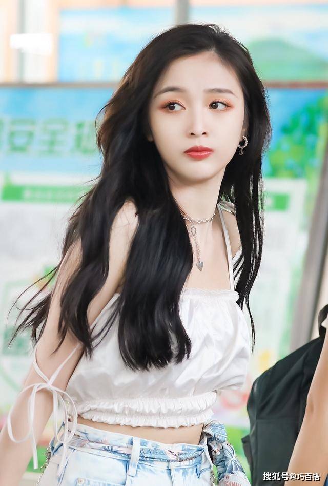 吴宣|吴宣仪不愧是“画报女神”,纤细腰线大长腿,每天都是那么美!