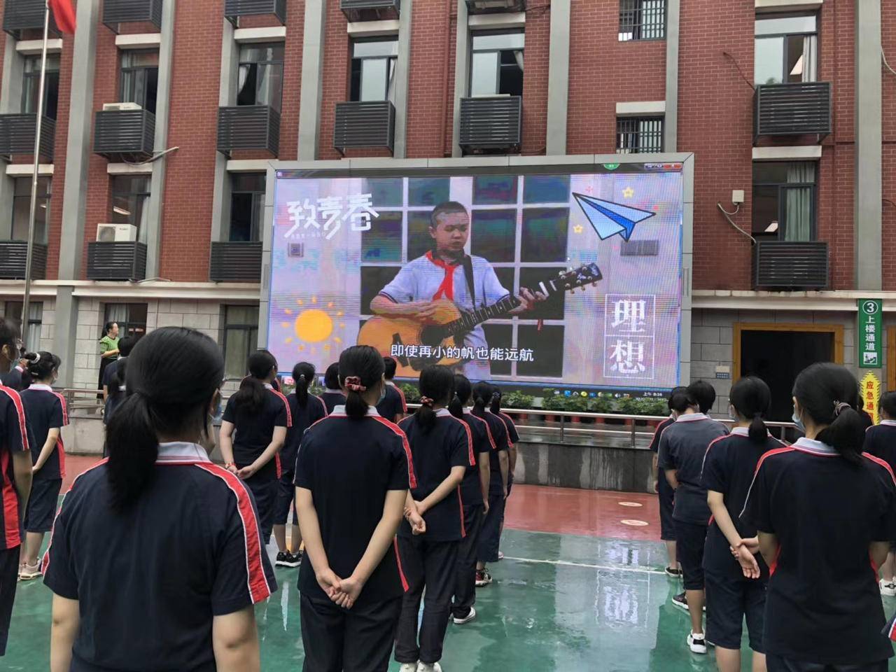 原创武汉市解放中学开展恩情回馈情满校园毕业季系列活动