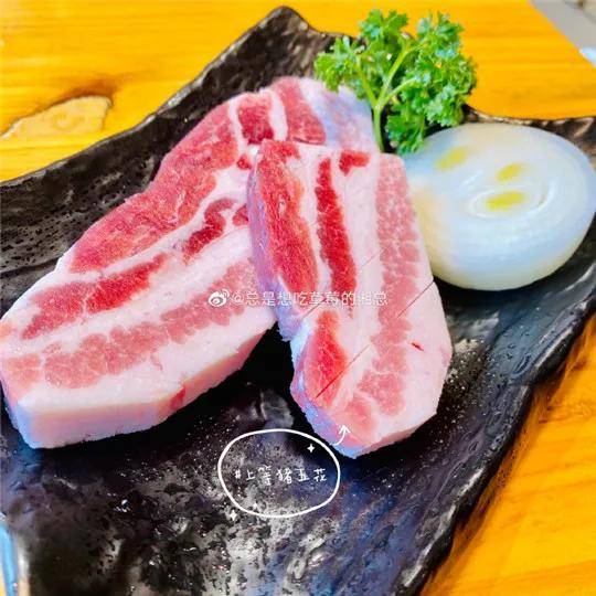 烤肉|焦焦的烤出油最香~吃在大连-上等的五花肉