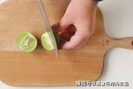 菠萝|无酒精版，小朋友也可以喝在家就能简单调制的菠萝莫吉托