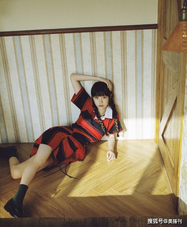 杨幂|双麻花辫今天夏天火了！杨幂鞠婧祎赵丽颖都在扎，发量少更好看哦