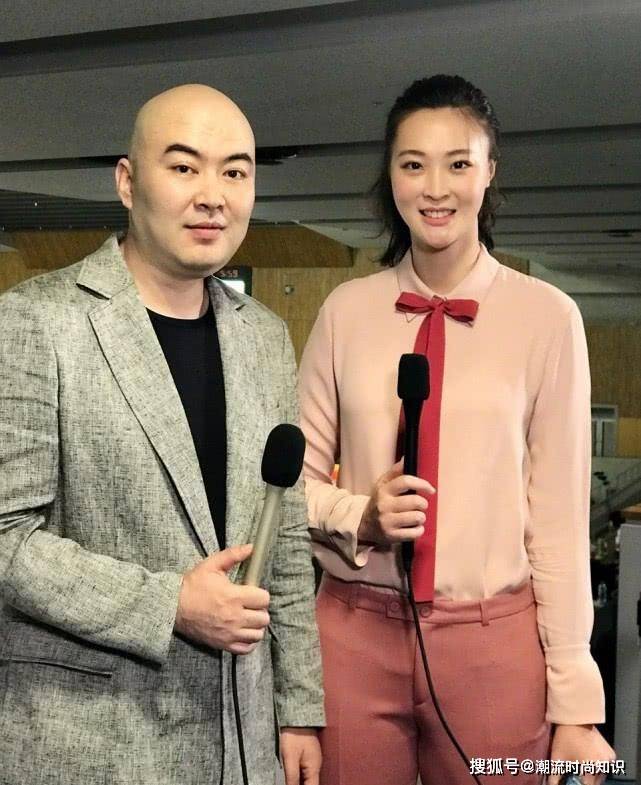 服装|“前女排成员”惠若琪大嫁富二代，穿贵气服装现身，粗手臂尴尬了