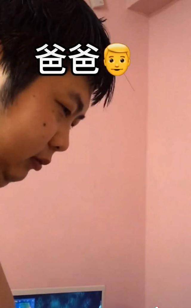 女儿一直想要弟弟，爸爸的啤酒肚被“寄予厚望”，妈妈直言自己解脱了