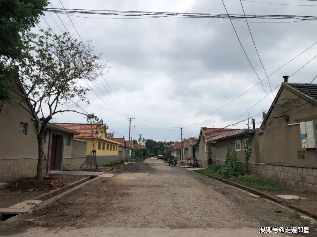 据《即墨县地名志》记载,庆余屯是明初大嵩卫(卫址在今烟台海阳市)