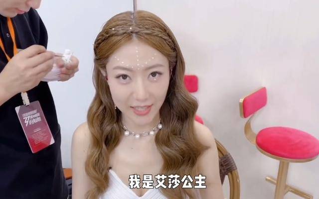 女明星|原创伊能静用发卡当耳环、张雨绮的脏辫绑了一夜,姐姐的妆容藏满心机