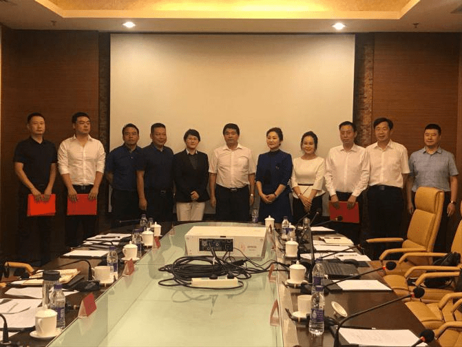 县人民政府县长庞新秀,县委常委,县委办主任李升贵,县人民政府副县长