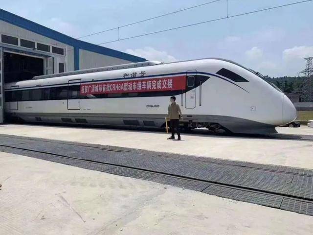 5月份,连接广州市与清远市的广清城际铁路接触网工程实现全线贯通; 6