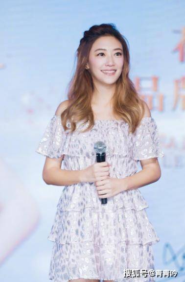 服装|“腿精女神”应采儿，身穿碎花裙秀美腿，女神范十足