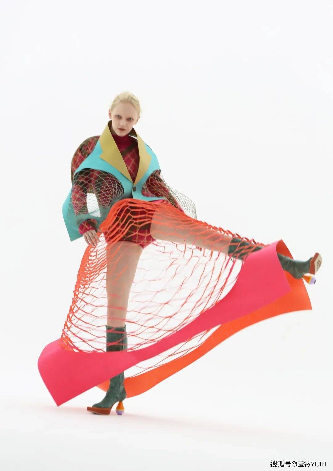 激光|新锐设计师 | 来自圣马丁的小姐姐带你用激光切割技术探讨可持续时尚