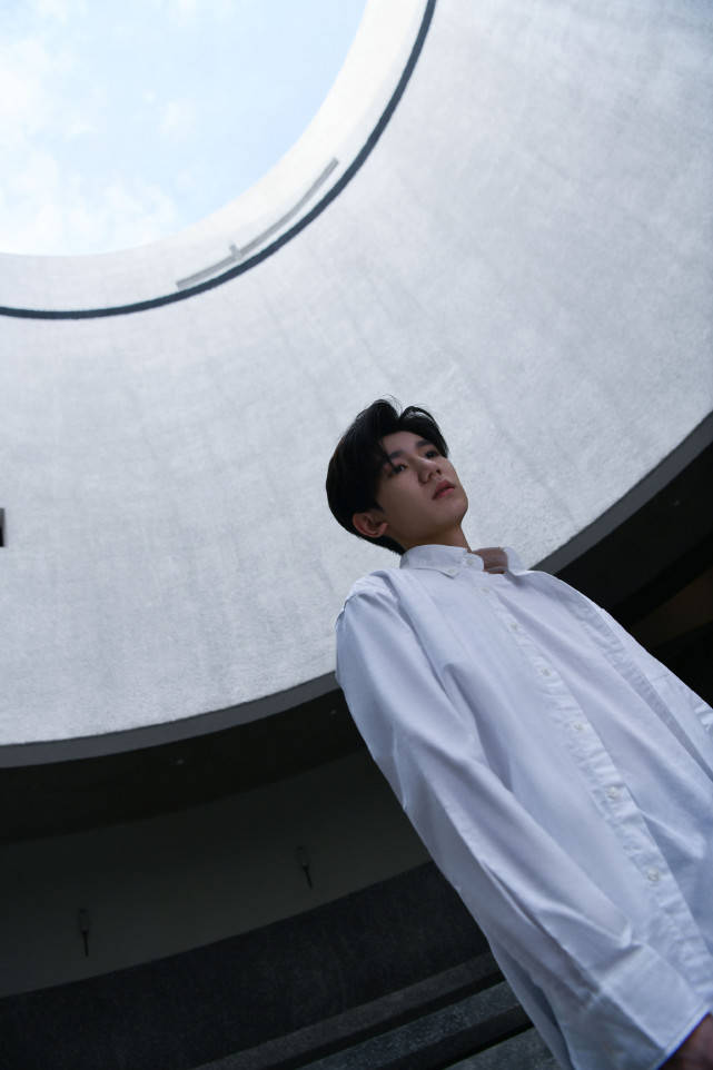 男孩|原创王源新MV花絮照曝光，即将20岁男孩的自由与希望