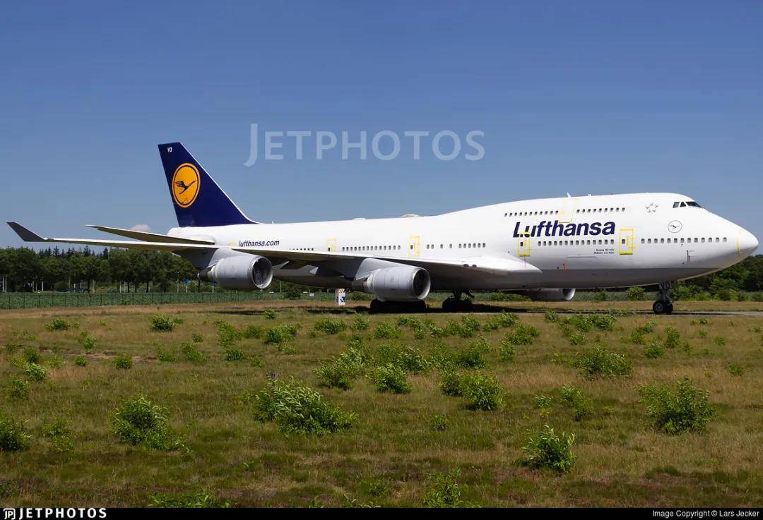 汉莎航空在今年4月初决定提前退役一大批飞机,其中包括5架波音747-400