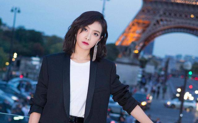 设计|还在穿淑女小香风？今年夏天更流行“炫酷风”，上身利落有型