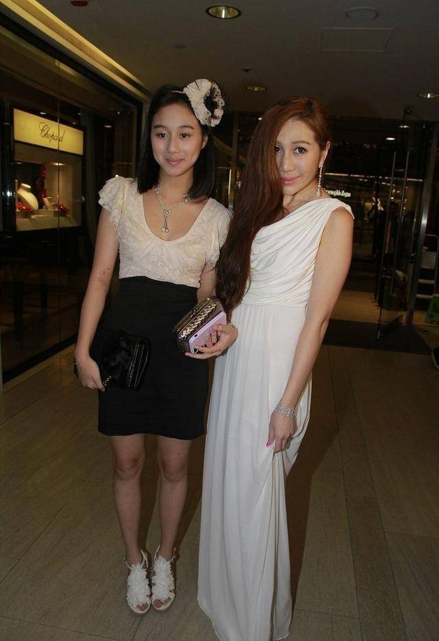 太水|赌王四太长女衣品太水，破洞裤配丝袜显低俗，牛仔衣拦腰穿不端庄