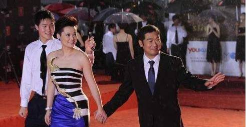 邓婕曾在十多年后回应掌掴袁立传闻简单6字再现王熙凤式高情商
