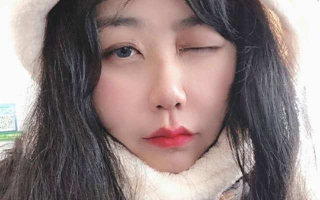 乔碧萝晒出甜美自拍照,在景区游玩被认出:看上去也不丑啊?
