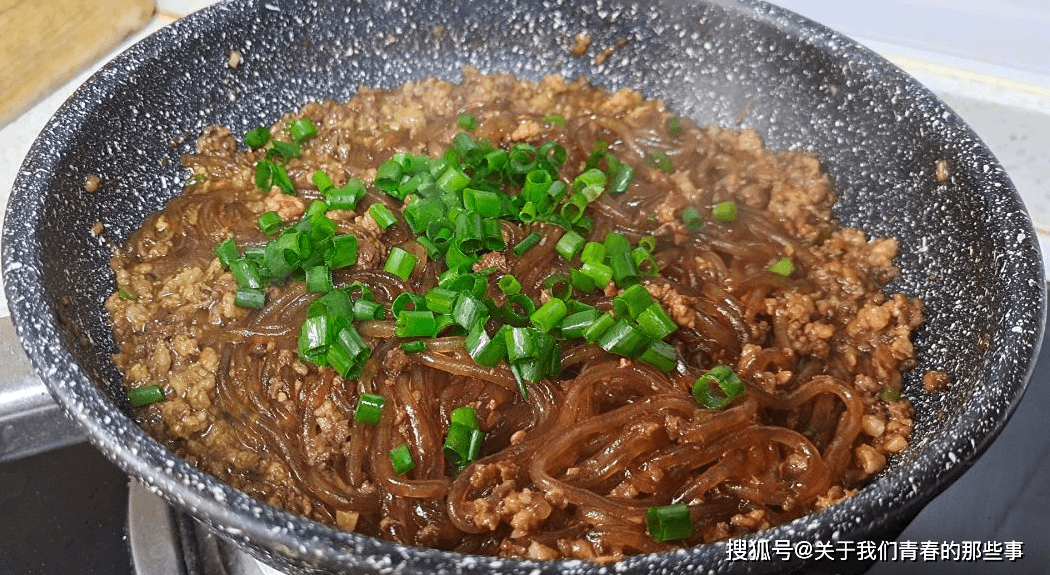 五花肉|焯水后别直接下锅!多做一步,根根分明,爽滑入味不粘锅炒粉条