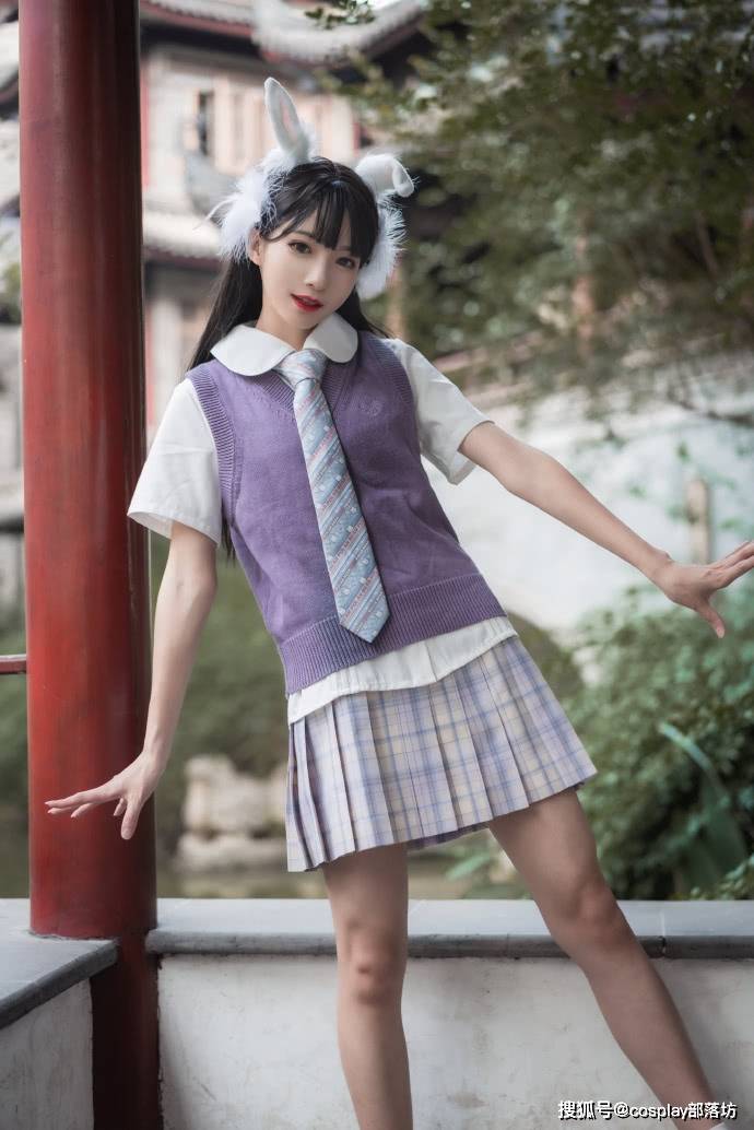 jk少女兔子小姐姐朝你走来咯