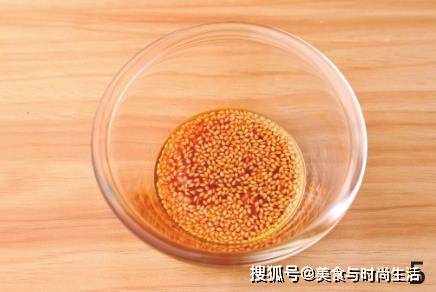 五花肉|切一切，浇汁就上桌，酸辣爽滑，鲜香不腻夏天吃肉很简单