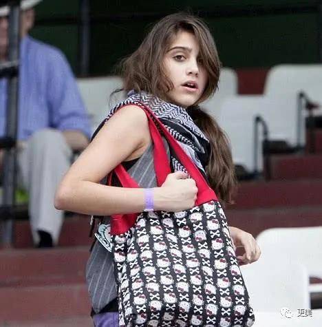 香奈儿|热巴新脸又没法看了,纯天然的她却被质疑用镰刀拉双眼皮?