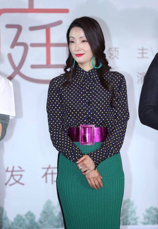 原创陶虹的身材真是太让人心动了,穿紧身裙太高级,曲线也太美了