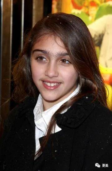 香奈儿|热巴新脸又没法看了,纯天然的她却被质疑用镰刀拉双眼皮?