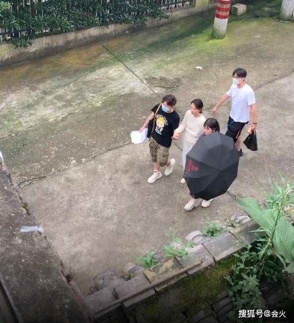 片场|原创海清腰伤复发？疼到走路要两人扶！对自己太狠拍戏曾被连扇18耳光