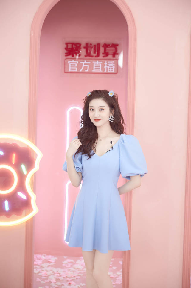 节目|原创参加节目的人不少，有作品在播的人也不少，可她却直播上了？