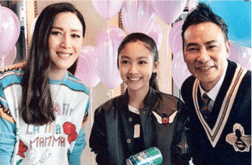 65岁任达华女儿有多早熟？15岁身高近1米8，五官精致太像李嘉欣了