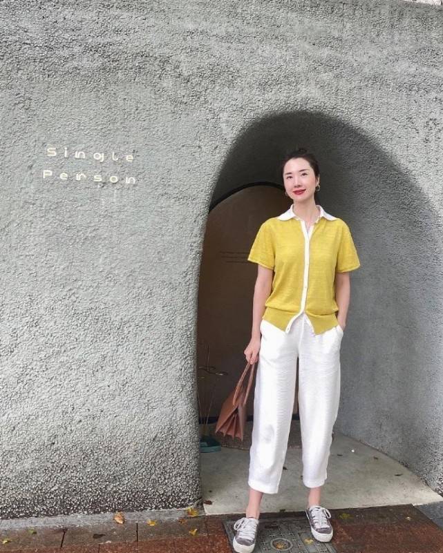 蒋凡|真没怀孕!张大奕晒照特意掀衣露肚,秀好身材隔空PK董花花