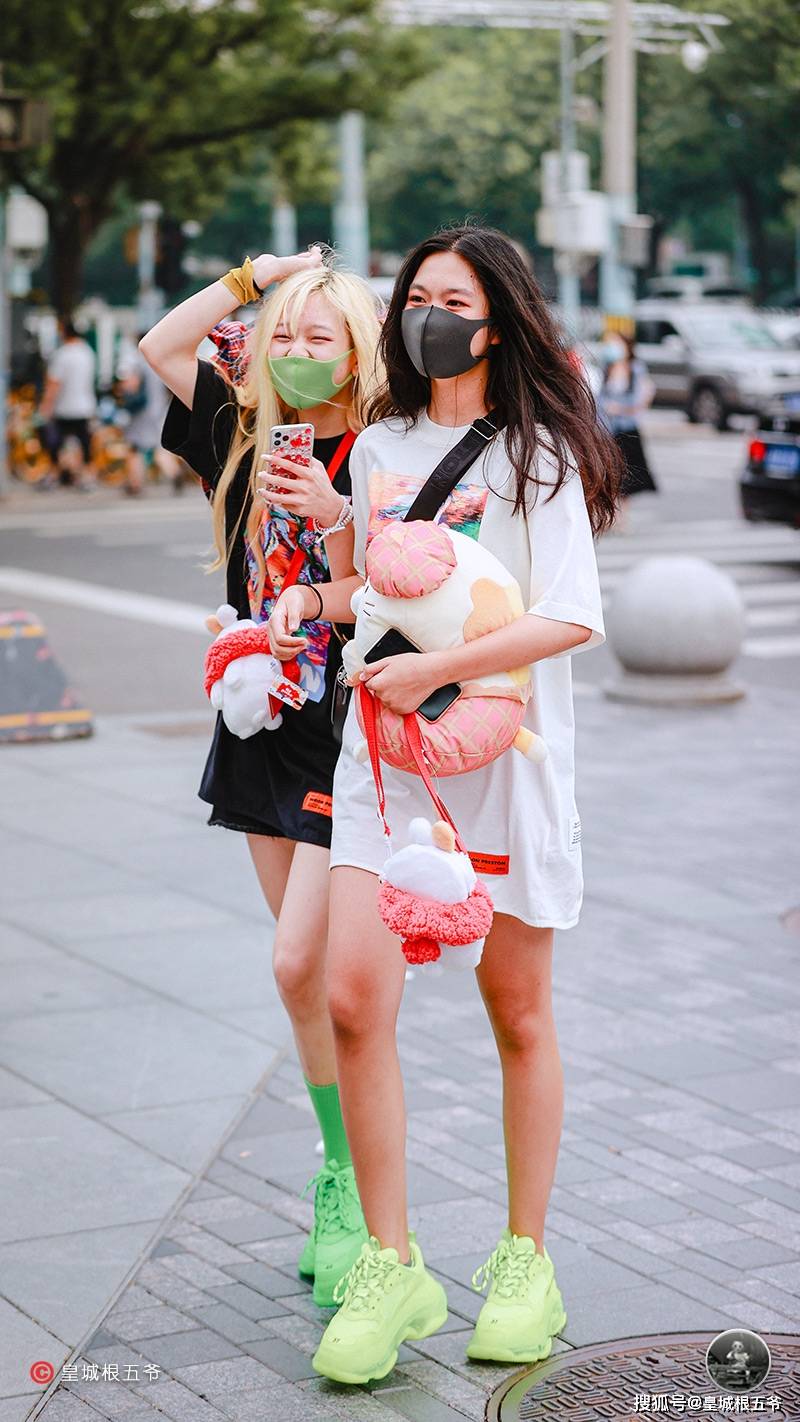 一生|街拍：优雅的气质会伴随人的一生，更能为你增添时尚的潮流气息