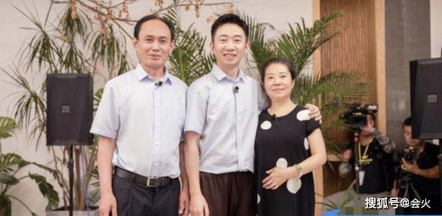 流量|原创曾经没有登台机会,现在变成流量王的杨迪,跪谢父母!