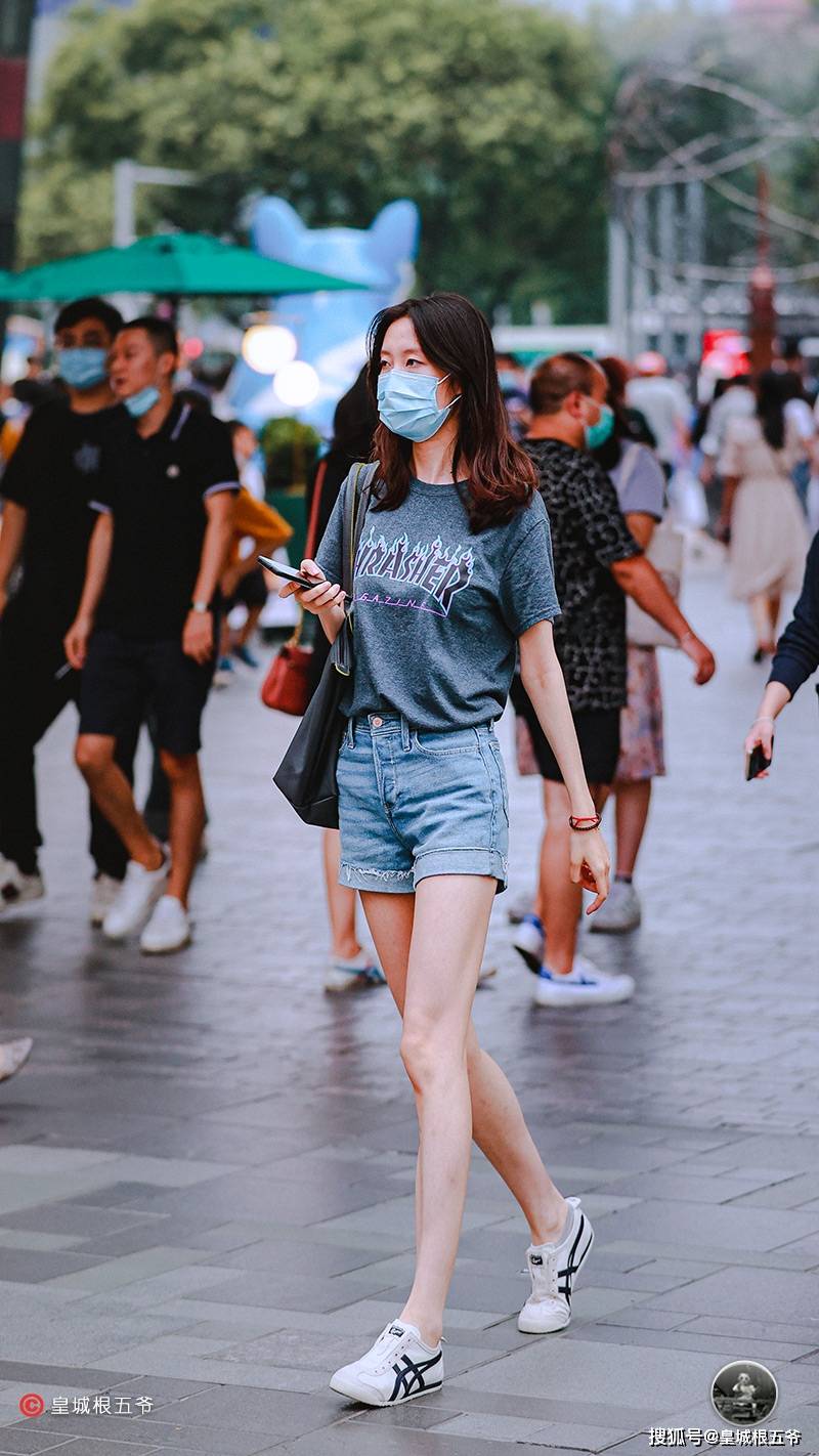 一生|街拍：优雅的气质会伴随人的一生，更能为你增添时尚的潮流气息