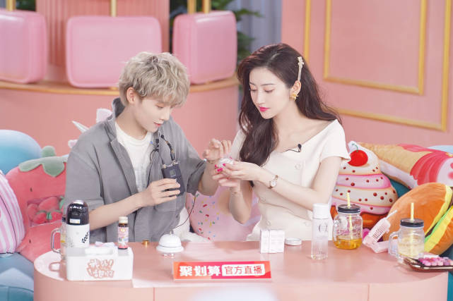 节目|原创参加节目的人不少，有作品在播的人也不少，可她却直播上了？