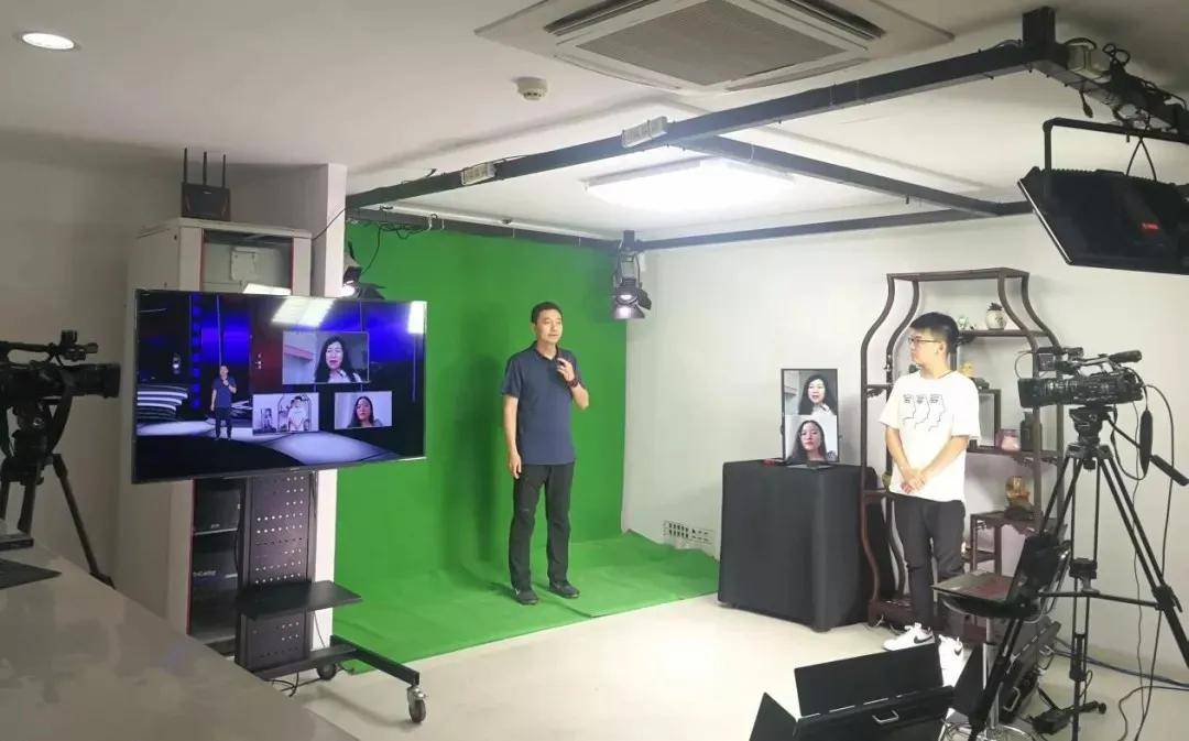 从疫情期间的两会报道浅析融媒体时代的电视节目制作