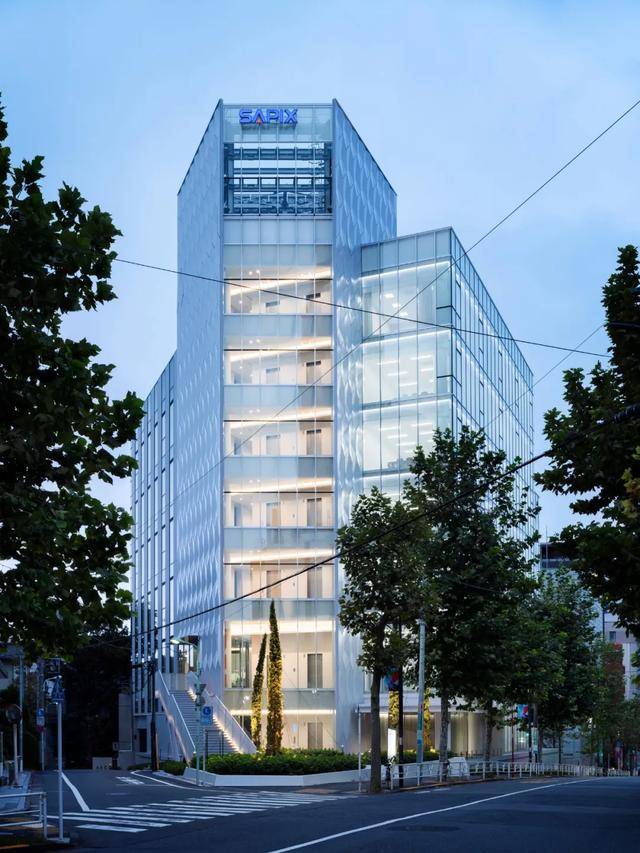 每个立面都不同——日本办公楼建筑