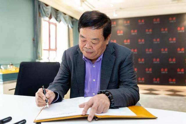 李嘉诚带头后，2019年1.5万富翁出走中国