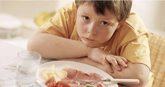 医生|7岁男孩脾胃虚，停止生长，医生怒斥家长，怎么给孩子常吃这些？