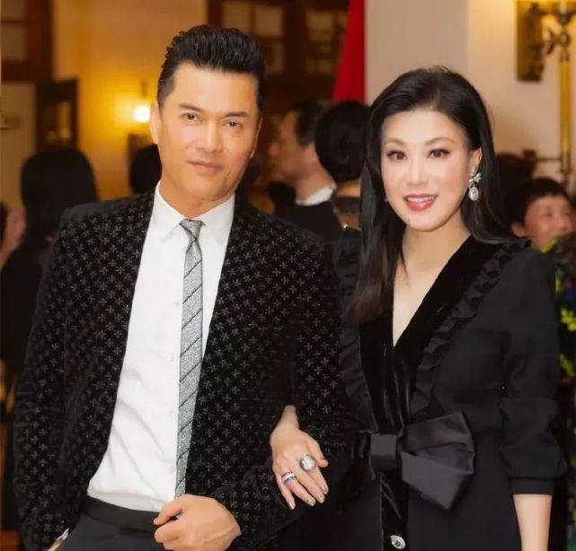 前妻|原创64岁男星年轻像40！但诋毁前妻跪舔富婆现任的骚操作，太渣了！