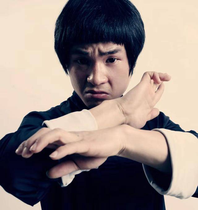 成龙|原创现代李小龙爆料：白冰不是靠成龙上位而是李咏，可惜人已经死了