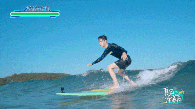 皮肤|同在夏日美黑店打工王一博都黑了 乔欣是在偷懒吗