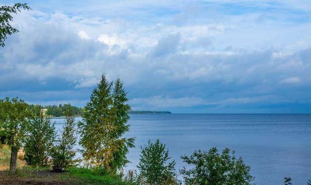 拉多加湖,位于圣彼得堡郊区,欧洲第一大淡水湖,当年因湖中一段宽约65