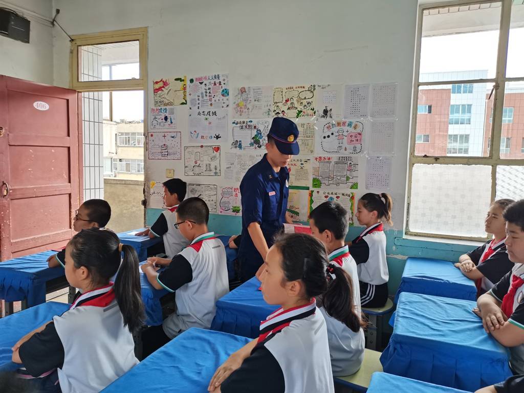 火灾发生时如何正确拨打报警电话 646ff0aaa1d54247b6a7de2b6e82bb02.jpeg